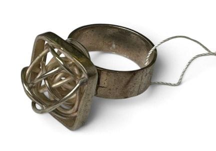 MARIANNE TIMPERMAN 
BAGUE BULB MAXI in square en a