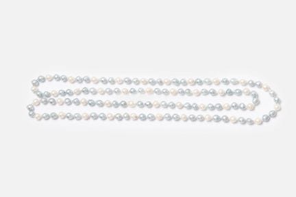 LONG SAUTOIR DE PERLES de culture baroques blanche