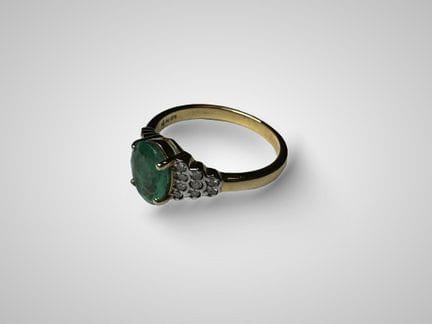 BAGUE ORNÉE D'UNE ÉMERAUDE ZAMBIENNE d'env. 1,25 c