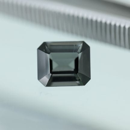 HERMOSA TURMALINA VERDE-VERDE A AZUL de 4,06 ct. t