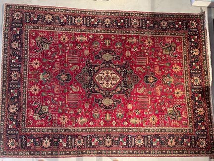 ORIENTAL RUG made of wool with geometric and flora