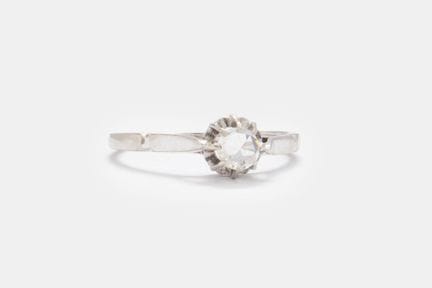BAGUE en or blanc 18k (750 millièmes) des années 1