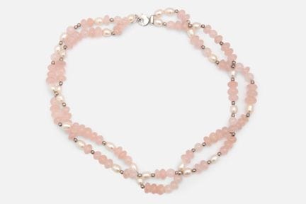 COLLIER DEUX RANGS composé de perles en quartz ros