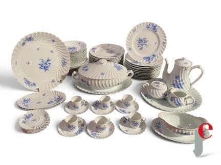 HAVILAND, modello con busto e rose blu 
Servizio d