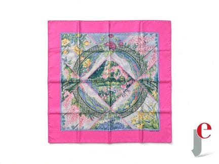 HERMÈS PARIS
CARRÉ DE SOIE GIVERNY (neuf) dans sa 