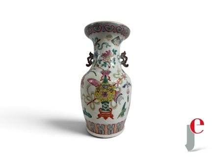 VASO A BALUSTRADA in porcellana “famiglia rosa”
Ci