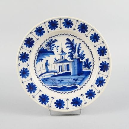 DELFT
Glazed earthenware plate decorated with a li