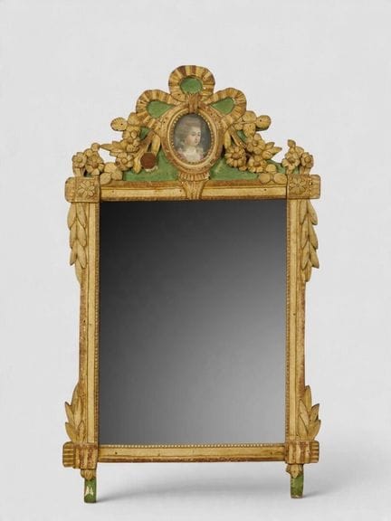 Miroir en bois sculpté doré et rechampi vert à fro