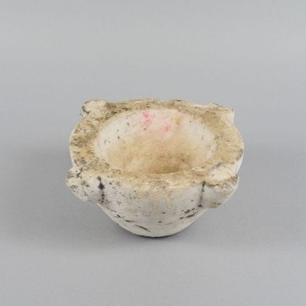 Hardstone mortar with 4 handles.
H. 11 x Diam. 25 