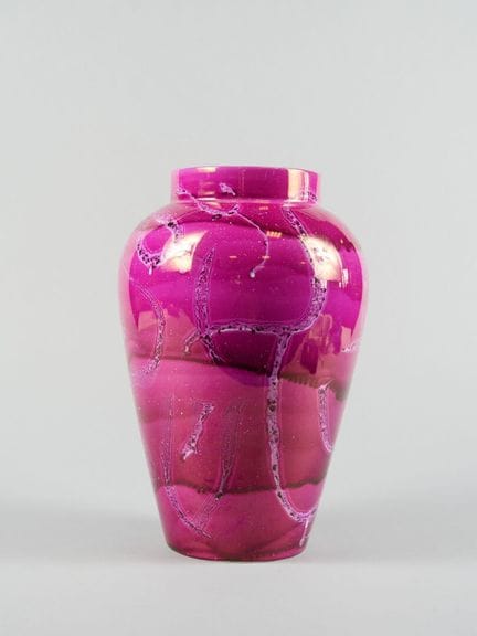 LIMOGES. Vaso in porcellana con decorazione marmor