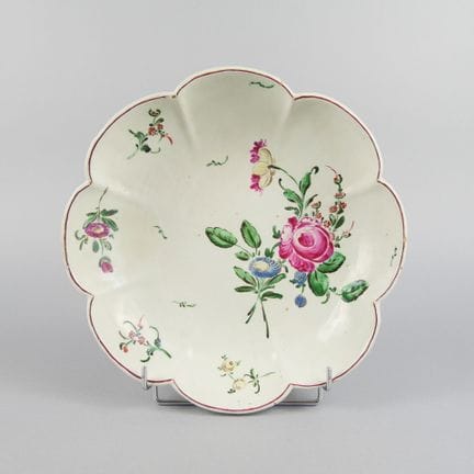 HOLICHT
Plat creux polylobée en faïence émaillée à