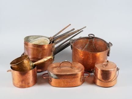 Lot en cuivre et métal dont 7 Casseroles, une daub