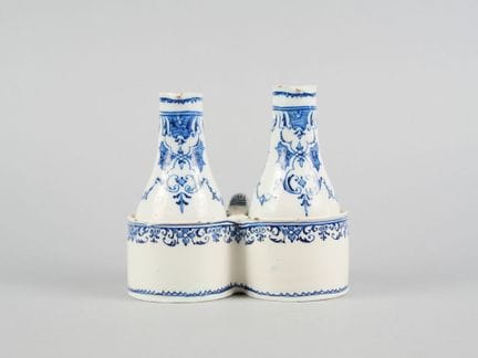 MOUSTIERS
Porta-olio e due versatrici in maiolica 