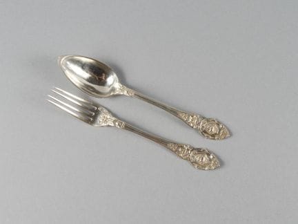 Paire de couverts de baptême en argent à décor d'u