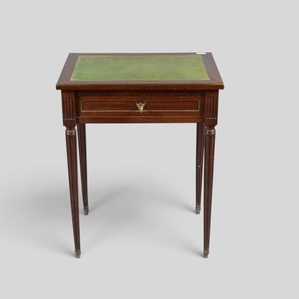 Petite table à écrire ou d'appoint de style Louis 