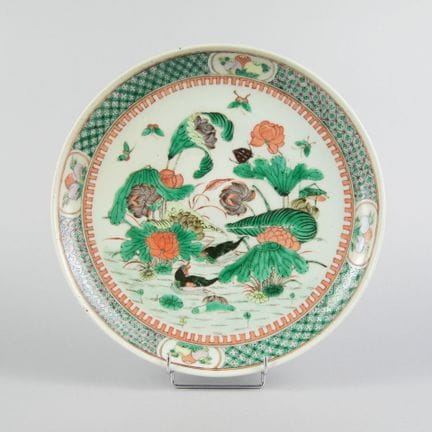 CINA
Piatto rotondo in ceramica con decorazione po