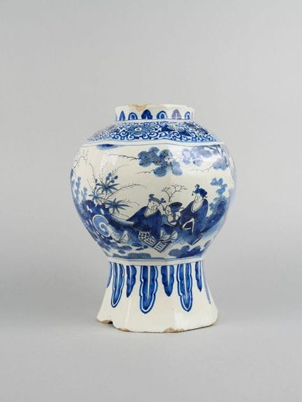 DELFT
Baluster vase or pot made of glazed earthenw