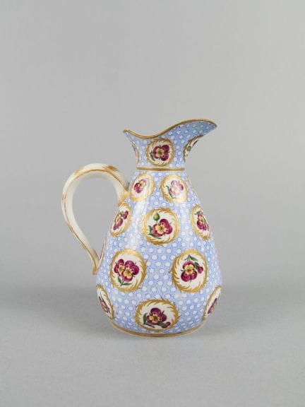 SEVRES
Lattiera in porcellana smaltata con decoraz