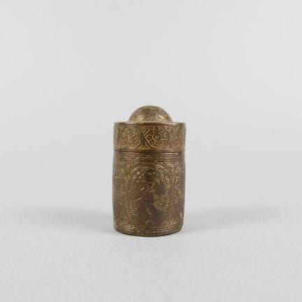 PERSIAN (?). Small cylindrical box made of gilded 