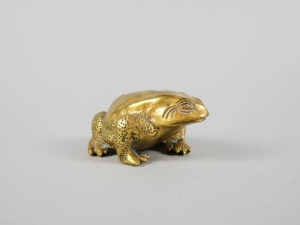 Gold-plated metal frog.
H. approx. 4.5 x 10.5 cm
(