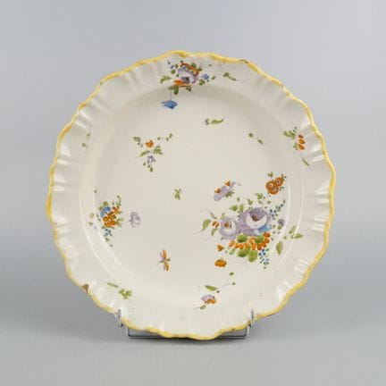 TOLOSAN MARTRES
Round glazed earthenware dish with