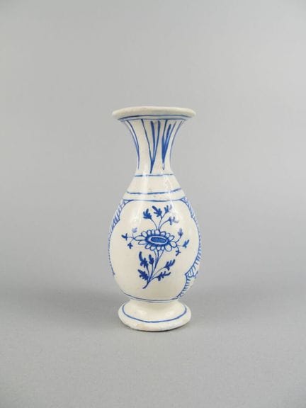NEVERS, in the style of
Glazed earthenware vase de
