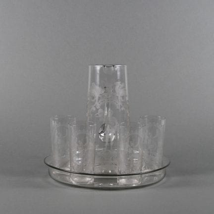 Service à eau en verre vers 1900 à décor d'un chas