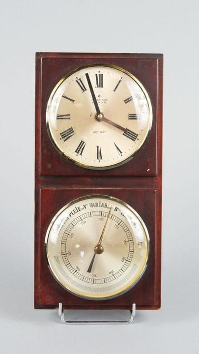 JUNGHANS Electronic. Orologio e barometro su un un