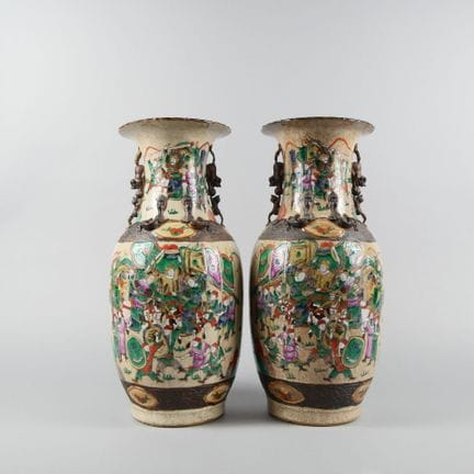 NANKIN. Coppia di vasi a balaustra con decorazione