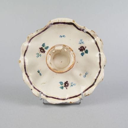 SPAIN
Glazed earthenware mancerina decorated with 