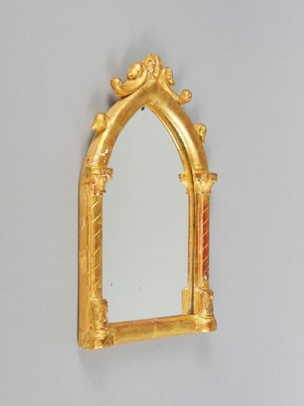 Piccolo specchio in legno dorato in stile neogotic