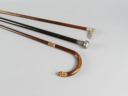 Lot de 3 canes dont une avec un pommeau en métal e