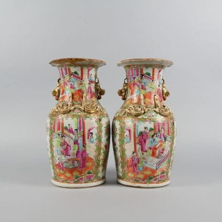 CHINE. Paire de vase balustre en porcelaine de Can