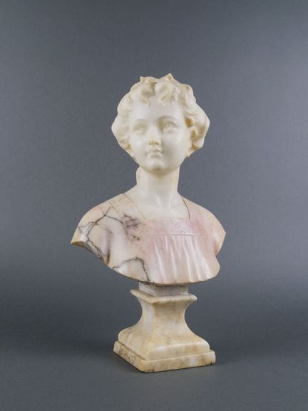 Adolfo CIPRIANI (Act. 1880-1930). Buste de dame. S