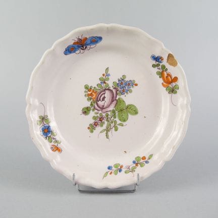 BORDEAUX
Piatto in maiolica smaltata con bordo den