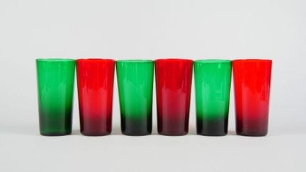 Set di 6 bicchieri da aranciata colorati.
Altezza: