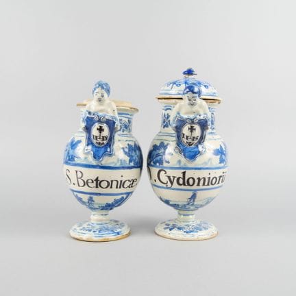 MONTPELLIER
Due caprette (una incinta) in maiolica