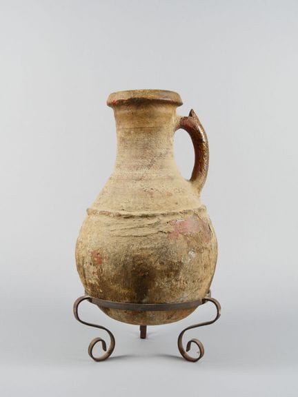 Anfora (?) o giara (?) in terracotta con un manico