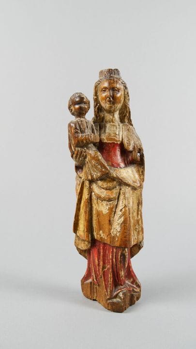 Vierge à l'Enfant en noyer sculpté et polychromé, 