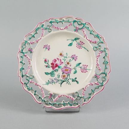 MARSIGLIA, in stile
Piatto in maiolica smaltata co