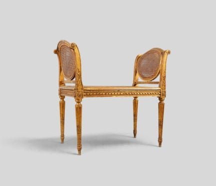 Petite banquette à fond de canne en bois mouluré e