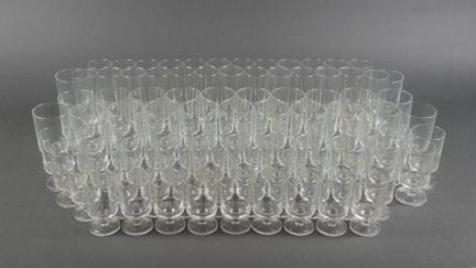 Set di bicchieri a calice:
24 bicchieri (altezza c