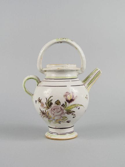MIDI
Gargolla in maiolica smaltata con decorazioni