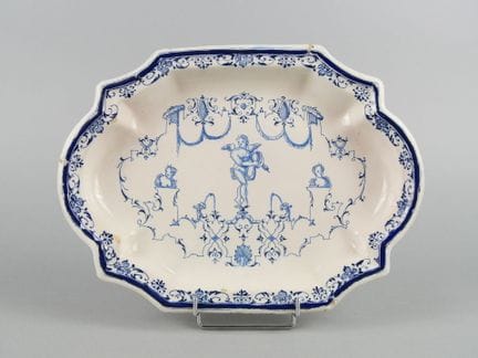 TOULOUSE
Piatto rettangolare in maiolica smaltata 