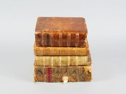 Lote de 4 libros:
- Arnoldi Vinii J.C. In quatuor 