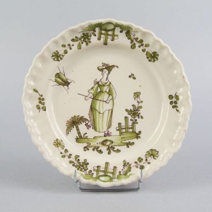 MONTAUBAN
Piatto in maiolica smaltata con bordo on