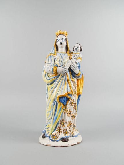 NEVERS
Vierge à l'enfant en faïence émaillée polyc