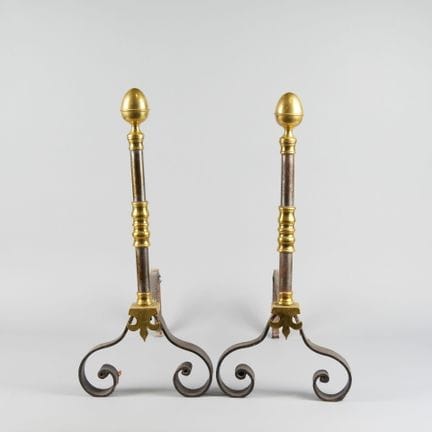 Paire de chenets de cheminée en fer et métal doré 