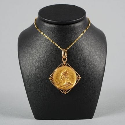 Ciondolo medaglione apribile "Brennus" in oro gial