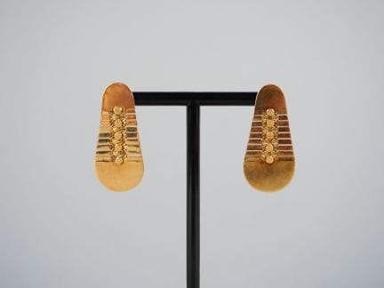 Coppia di orecchini pendenti in stile Cleopatra in